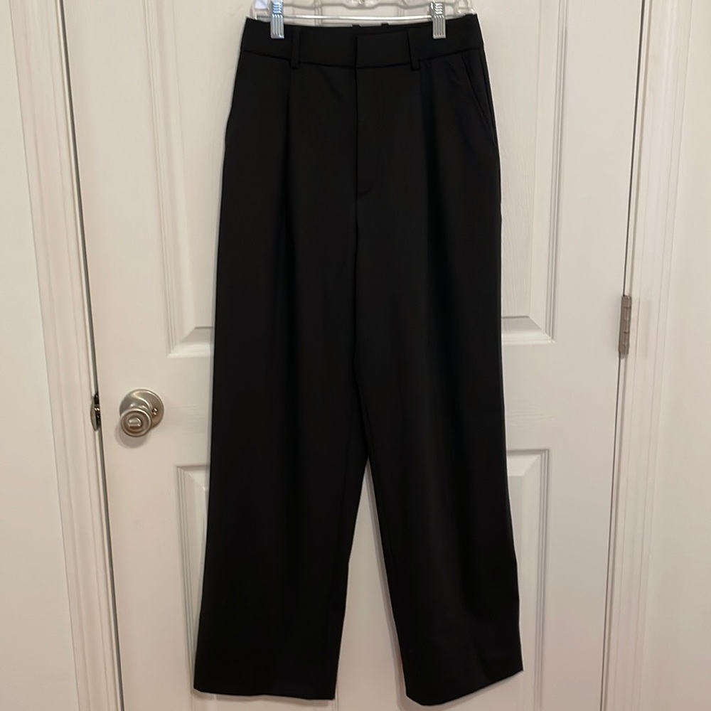 Uniqlo wide fit pleated pants size XS in black